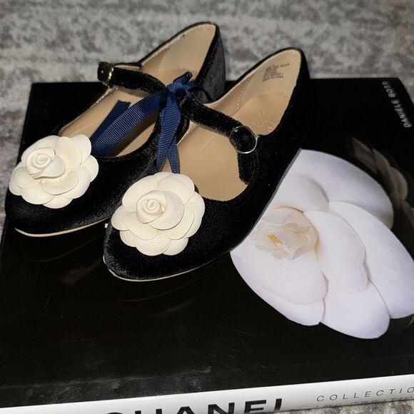 🔥Janie and Jack Black and Cream Dress Shoes with Flower Detail Sz 6 New - Picture 4 of 5